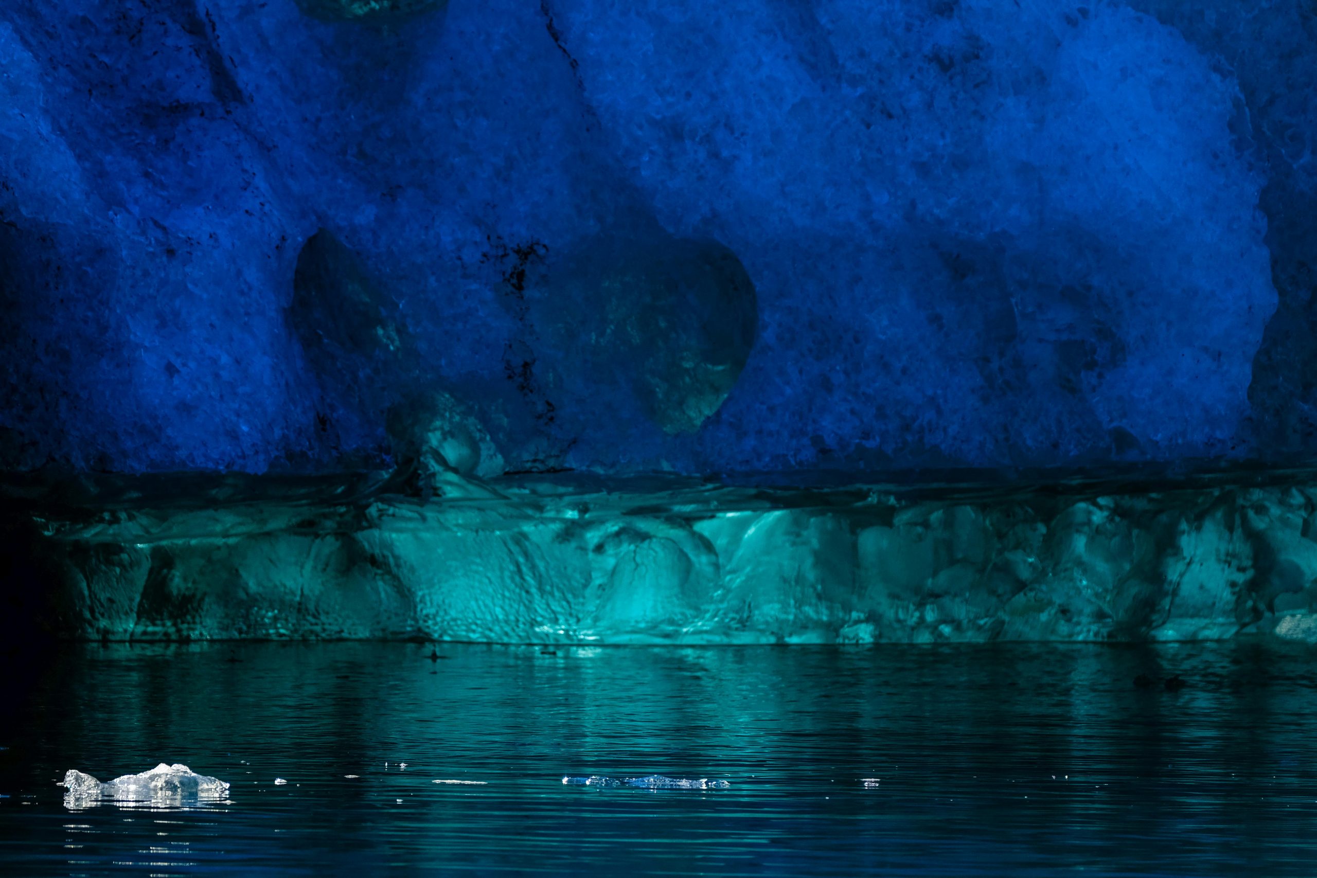 Mysterious Radio Pulses Detected Emiting from Beneath Antarctic Ice post thumbnail image