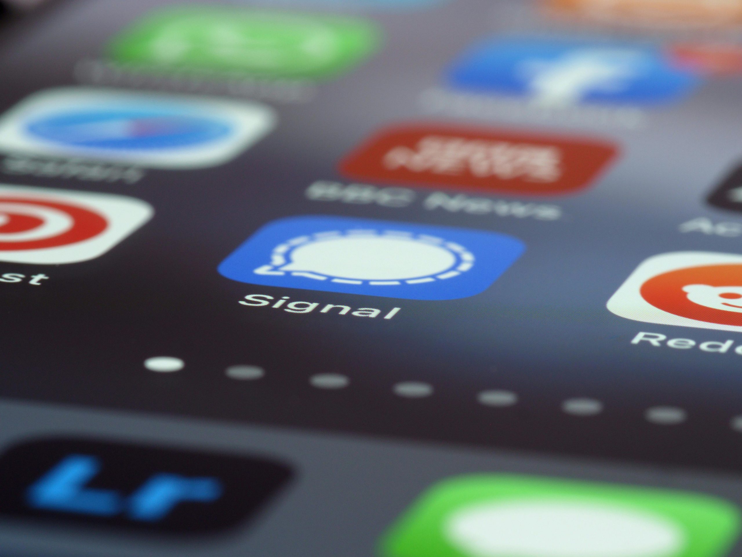 Here is the evidence that Reddit user MaxwellHill is Ghislaine Maxwell. post thumbnail image